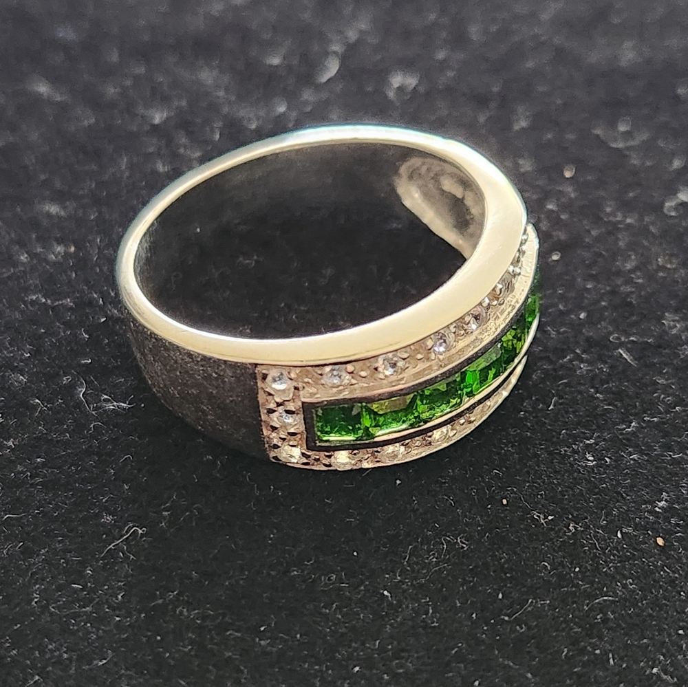 Seven Chromium Diopside Stones In 925 Silver. Size 11